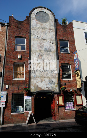 Die House, die Jack Built mit künstlerischen Wandbild in der Barbican Gegend von Plymouth Devon England Stockfoto