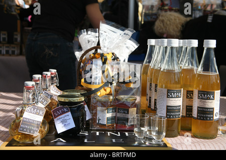 Feinschmeckerfest in Bergen, vor der alten hölzernen Angeln Lagerhallen im Hafen ein UNESCO-Weltkulturerbe Bryggen. Stockfoto