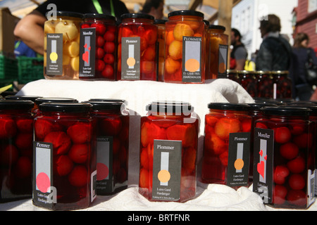 Feinschmeckerfest in Bergen, vor der alten hölzernen Angeln Lagerhallen im Hafen ein UNESCO-Weltkulturerbe Bryggen. Stockfoto