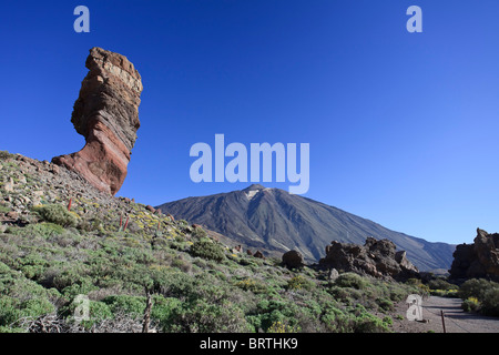 Kanaren, Teneriffa, Parque Nacional del Teide (Teide-Nationalpark), der UNESCO, Mt. Teide und Chinchado Rock Stockfoto