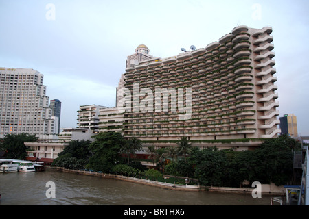 Shangri-La Hotel auf der rechten Seite neben dem Chao Phraya River, Bangkok, Thailand, Südostasien, Asien Stockfoto