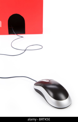 Isolierte Einkaufstasche und Computer-Maus, Konzept des e-Commerce Stockfoto