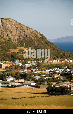 Einen Sonnenuntergang Blick auf Stanley, Tasmanien, Australien und seine Lage am Meer. Stockfoto