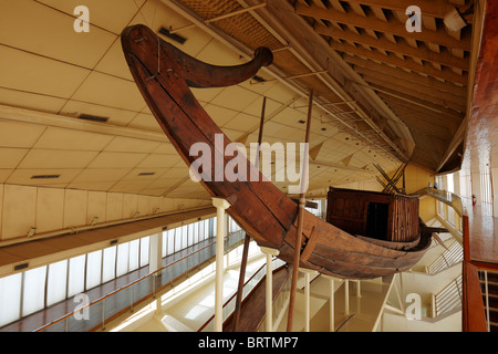 Khufu Schiff oder Sonnenbarke, Pyramiden von Gizeh, Kairo, Ägypten, Arabien, Afrika Stockfoto