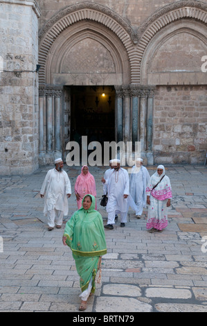 Gruppe von indischen muslimischen Pilger im Hof des Heiligen Grabes. Jerusalem. Israel Stockfoto