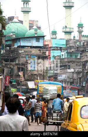 Chitpur Straßenszene mit Nakhoda Moschee, Kolkata, Indien Stockfoto