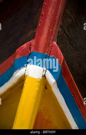 Malta gemalt hell Holz Angelboot/Fischerboot genannt ein Luzzu Stockfoto