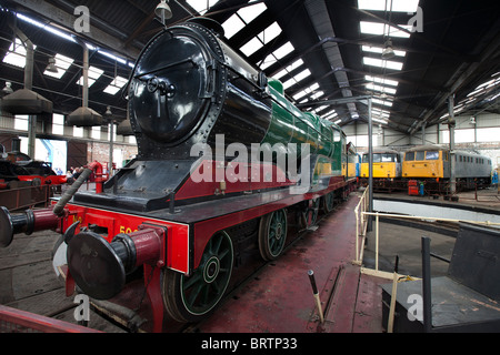 Barrow Hill Railway Lokschuppen in Chesterfield, Derbyshire.  Großbritannien ist letzten operativen arbeiten Ringlokschuppen überleben. Stockfoto