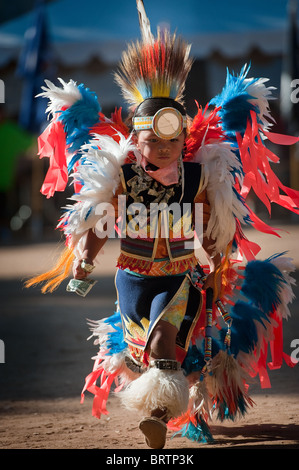 Chumash Indianer Teen tanzen Stockfoto