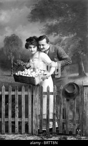 Paar flirten an Ostern, Geschichtsbild, ca. 1912 Stockfoto