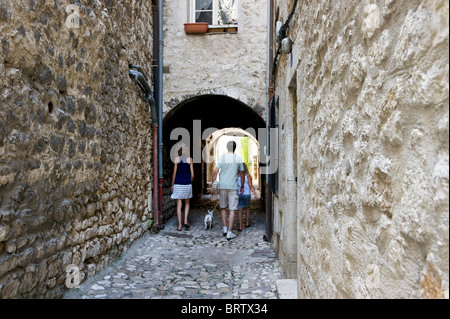 Vence ist nur im inland an der Cote d ' Azur und ein Paradies für Künstler in der Provence, hier eine alte Gasse aus der Römerzeit Stockfoto