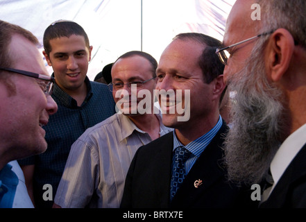 Bürgermeister von Jerusalem InspectingThe NIR Barkat Markt vier Arten während des Sukkot-Festes. Stockfoto