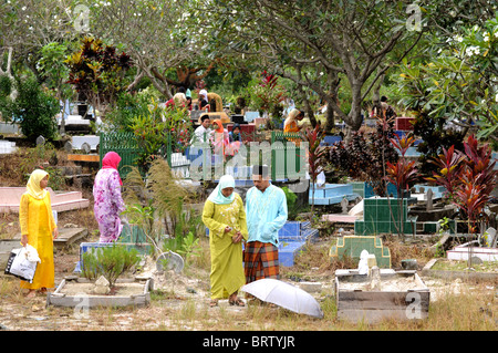 Hari Raya im Friedhof, Belakang Padang, Riau-Inseln, Indonesien Stockfoto