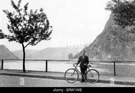 Radtour entlang des Rheins, Geschichtsbild, ca. 1934 Stockfoto