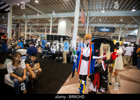 Tausende kommen auf der Comic Con im Jacob Javits Convention Center in New York Stockfoto