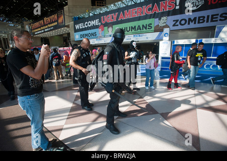 Tausende kommen auf der Comic Con im Jacob Javits Convention Center in New York Stockfoto