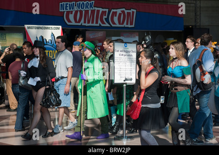 Tausende kommen auf der Comic Con im Jacob Javits Convention Center in New York Stockfoto