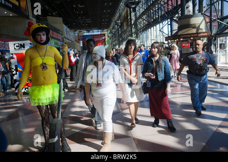 Tausende kommen auf der Comic Con im Jacob Javits Convention Center in New York Stockfoto