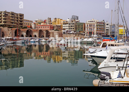 der Fischereihafen an der Stadt Heraklion, Kreta, Griechenland Stockfoto