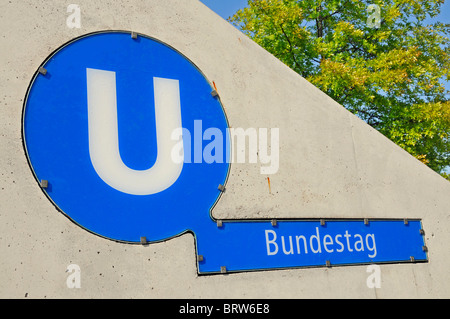 Eingang zur neuen Busndestag u-Bahnstation am Reichstag, Berlin, Germany, Europe Stockfoto