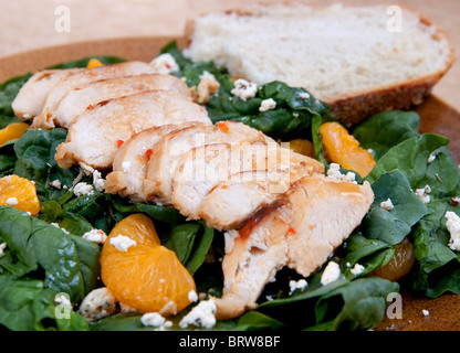 Mandarinen und Feta-Käse in einer Chicken Salat Stockfoto
