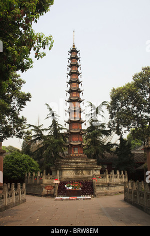 Die Tausend Buddha Peace Pagoda befindet sich innerhalb des Wensha-Tempels in Chengdu China Stockfoto