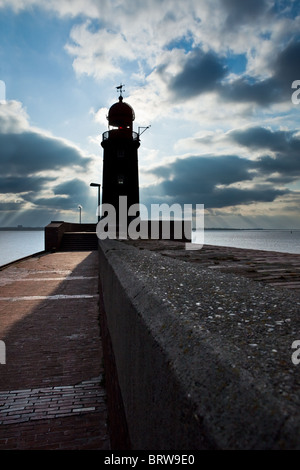 Leuchtturm in blauer Himmel in Bremerhaven Stockfoto