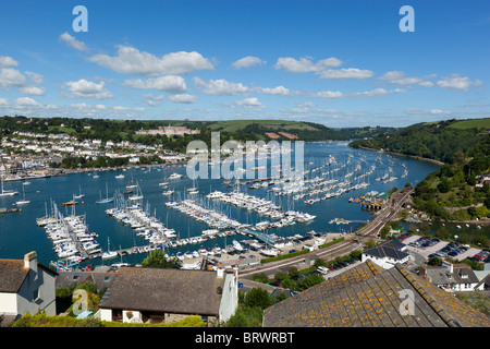 Blick entlang der Mündung des Flusses Dart und Dartmouth aus Kingswear Stockfoto