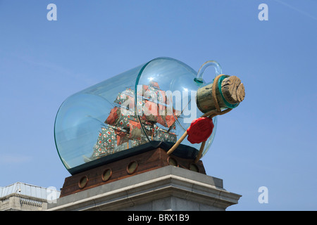 Nelsons Schiff in der Flasche von Yinka Shonibare auf dem vierten Sockel auf dem Trafalgar Square Stockfoto