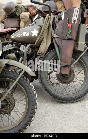 Frankreich, Normandie, Arromanches. Vintage Militärmotorräder auf berühmte Schlachtfeld. 66. Jahrestag des d-Day. Stockfoto