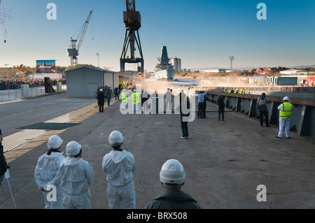 Die letzte Art 45 Zerstörer HMS Duncan für die Royal Navy ist auf der BAE Systeme Govan Werft auf dem Fluss Clyde ins Leben gerufen. Stockfoto