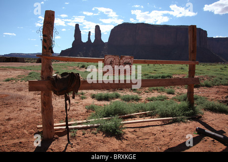 Westernsattel und The Sisters bei John Ford Point im Monument Valley, Arizona und Utah, USA, 15. Juni 2010 Stockfoto