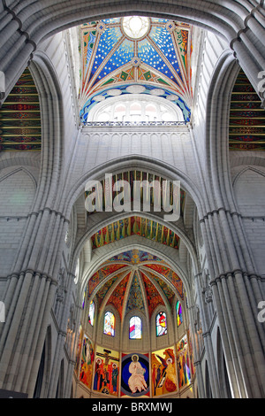 KATHEDRALE LA ALMUDENA, MADRID, SPANIEN Stockfoto