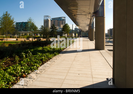 Basis der Lichtmasten mit Baldachin auf "The Stage" Piazza, MediaCityUK, Salford, Manchester, UK. Stockfoto