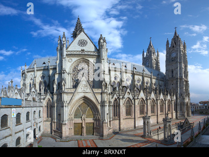 DIE KATHEDRALE DES NATIONALEN IST EINE RÖMISCH-KATHOLISCHE KIRCHE BEFINDET SICH IN DER ALTSTADT VON QUITO-ECUADOR Stockfoto