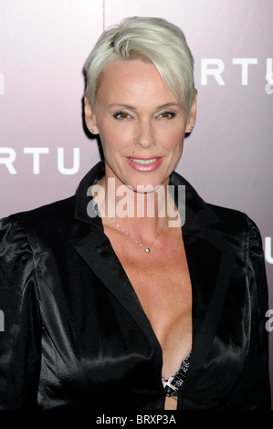 Brigitte Nielsen besucht die Einführung von Vertu Constellation Quest, Lancaster House, London, 12. Oktober 2010. Stockfoto