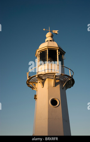 Mevagissey Leuchtturm im späten Abendlicht, Cornwall, Vereinigtes Königreich Stockfoto