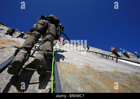 REINIGUNG VON DAS EISMEER, ORGANISIERT VON DER FRANZÖSISCHEN ALPENVEREIN, CHAMONIX, HAUTE-SAVOIE (74), FRANKREICH Stockfoto