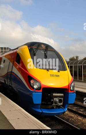 East Midlands Züge Diesel bei Wellingborough Railway Station, Northamptonshire, England, UK Stockfoto