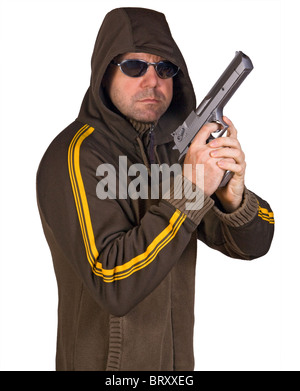 Mann in eine Kapuze mit Pistole Stockfoto