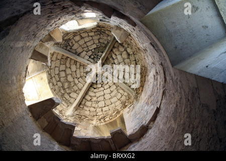 ALTEN INNEREN TREPPE, RUINEN DES MITTELALTERLICHEN SCHLOSSES, OPPEDE-LE-VIEUX, VAUCLUSE (84), FRANKREICH Stockfoto