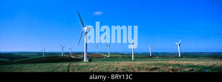 Panoramablick auf einen Windpark in Mitte Cornwall Stockfoto