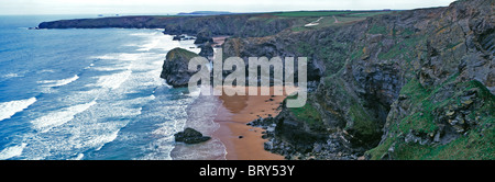 Blick auf das Meer von Carnewas und Bedruthan Steps an der kornischen Küste Stockfoto