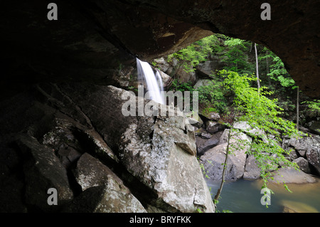 Eagle Falls Wasserfall am Cumberland Falls State Park Kentucky unterbieten Preisunterbietung Überhang Reflexion Stockfoto