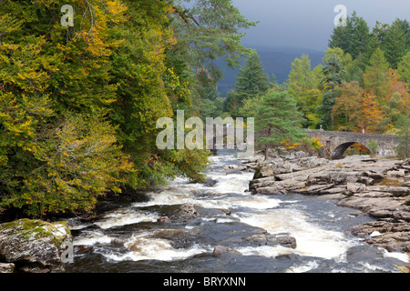 Fällt der Dochart bei Killin, Schottland im Herbst Stockfoto
