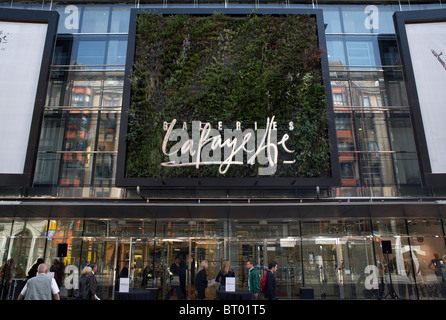 Außenansicht des Kaufhauses Galeries Lafayette, Berlin, Deutschland Stockfoto