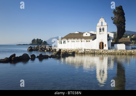 Korfu, Griechenland. Vlacherna Kloster, Pontikonissi, in der Nähe von Korfu-Stadt Stockfoto