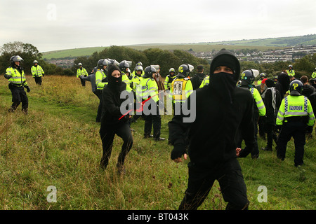 Aktivisten Smash EDO protestieren vor Brighton Stockfoto