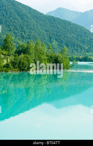 Soca Fluss in Slowenien; Smaragd; Smaragdgrünes Wasser Stockfoto