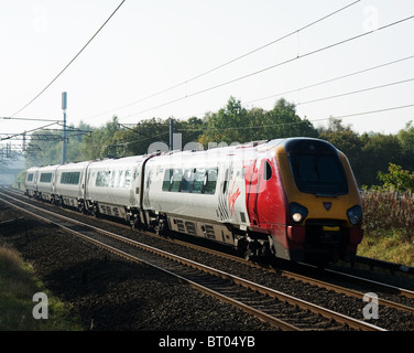 Virgin express Personenzug auf der West Coast Mainline Stockfoto